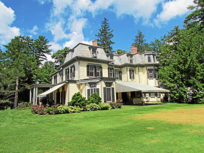 Highwood Manor